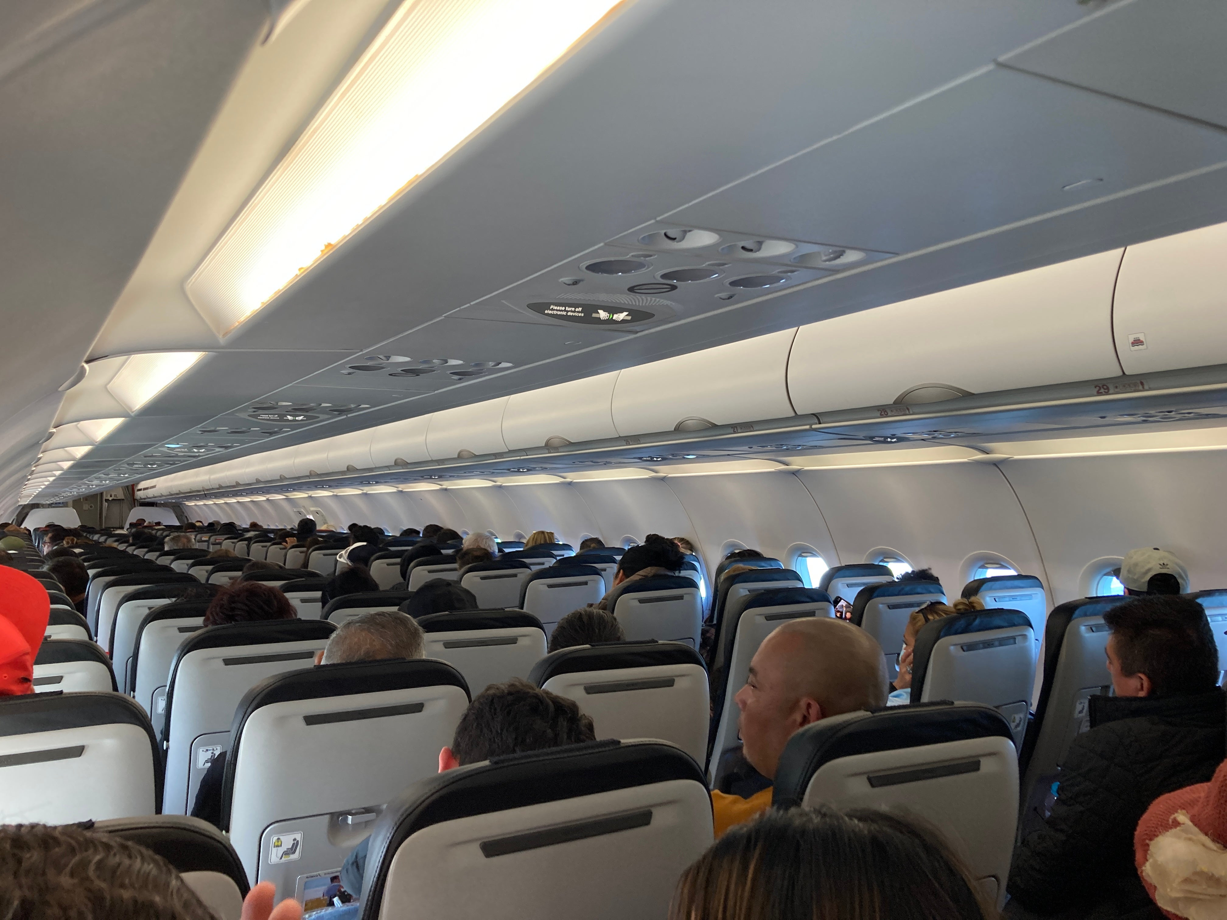 Avianca economy A320 LAX SAL full cabin