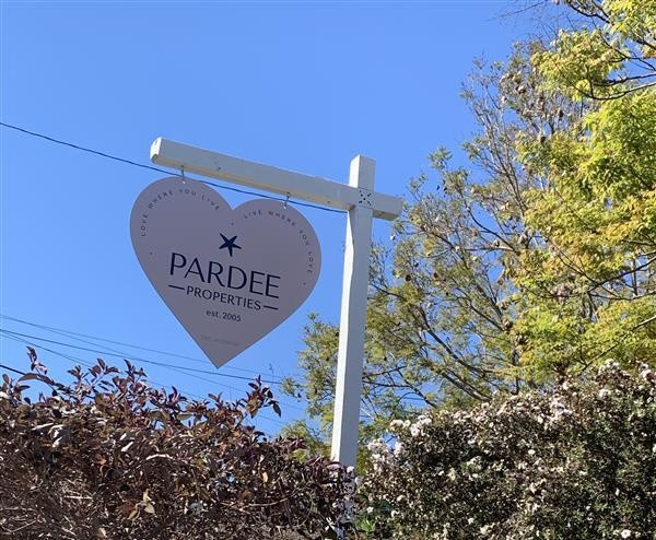 Pardee Properties heart-shaped sign, a symbol of love for real estate and clients in Santa Monica