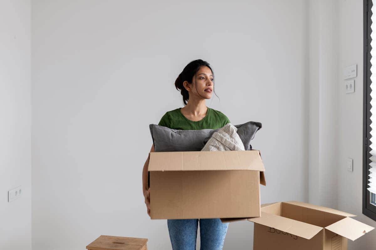 Active-duty military member moving with family